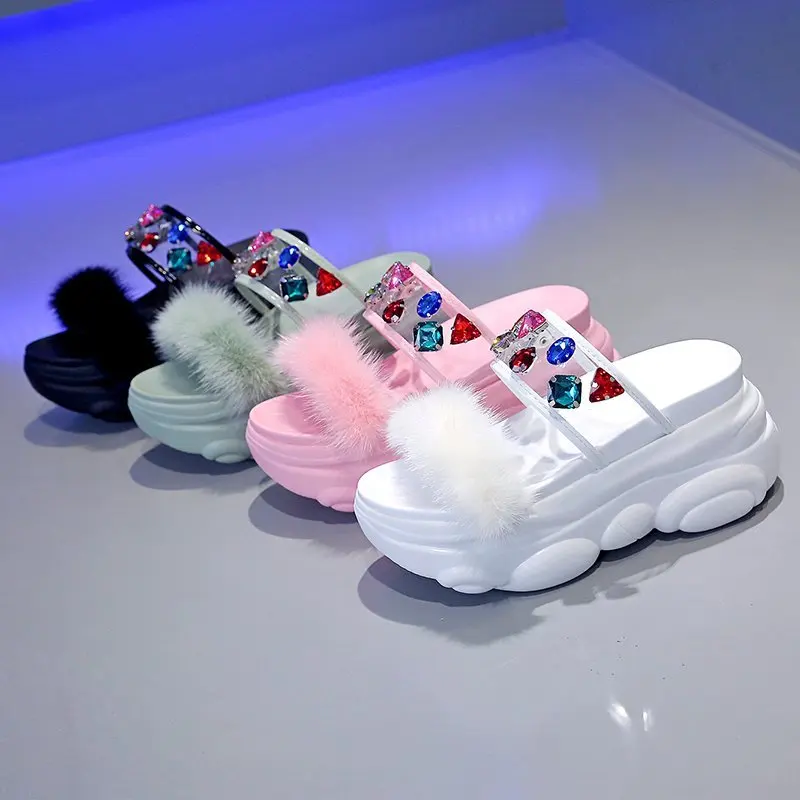 Summer 2020 new transparent rhinestone open-toe casual slippers women wear wild hair thick bottom increased slippers Z923
Summer 2020 new transparent rhinestone open-toe casual slippers women wear wild hair thick bottom increased slippers Z923