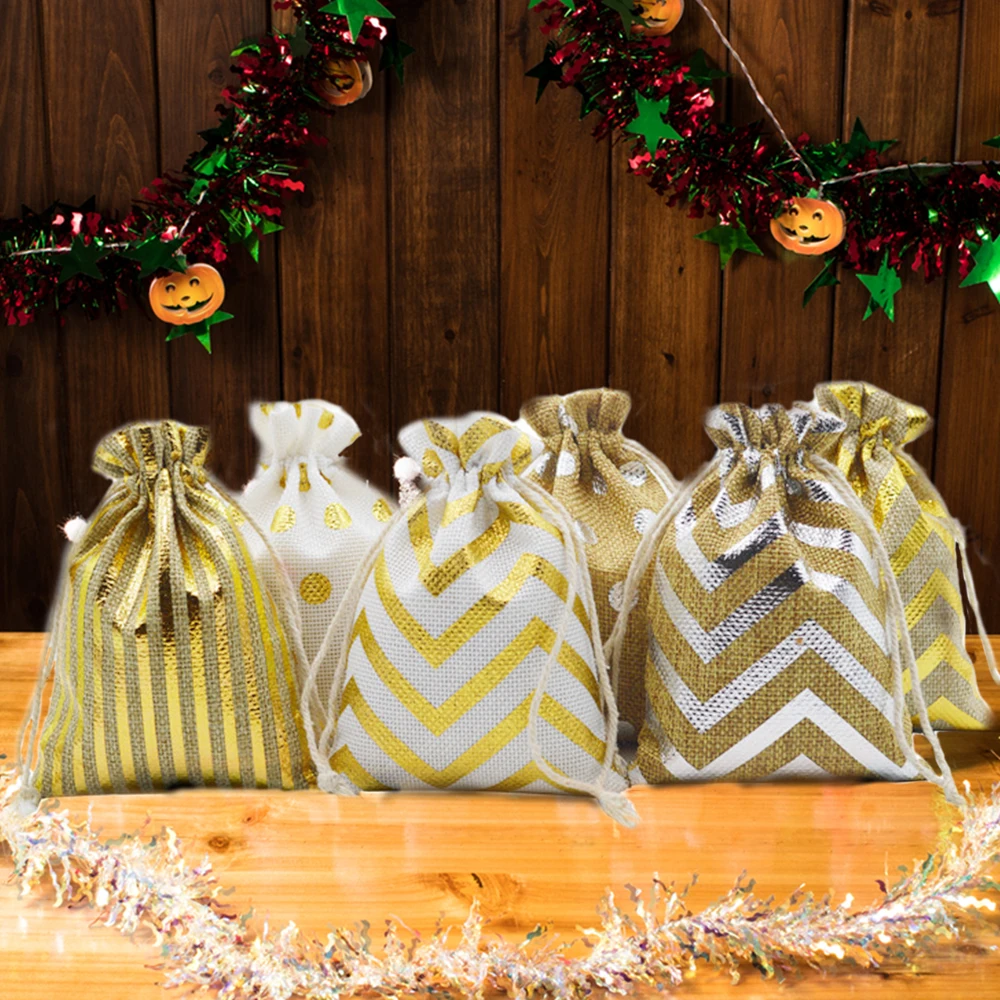 24Pcs Gold Stamping Pattern Candy Storage Bag Christmas Drawstring Bag Rope Clip Hanging Pouch Christmas Party Kids Gift Bag 
24Pcs Gold Stamping Pattern Candy Storage Bag Christmas Drawstring Bag Rope Clip Hanging Pouch Christmas Party Kids Gift Bag