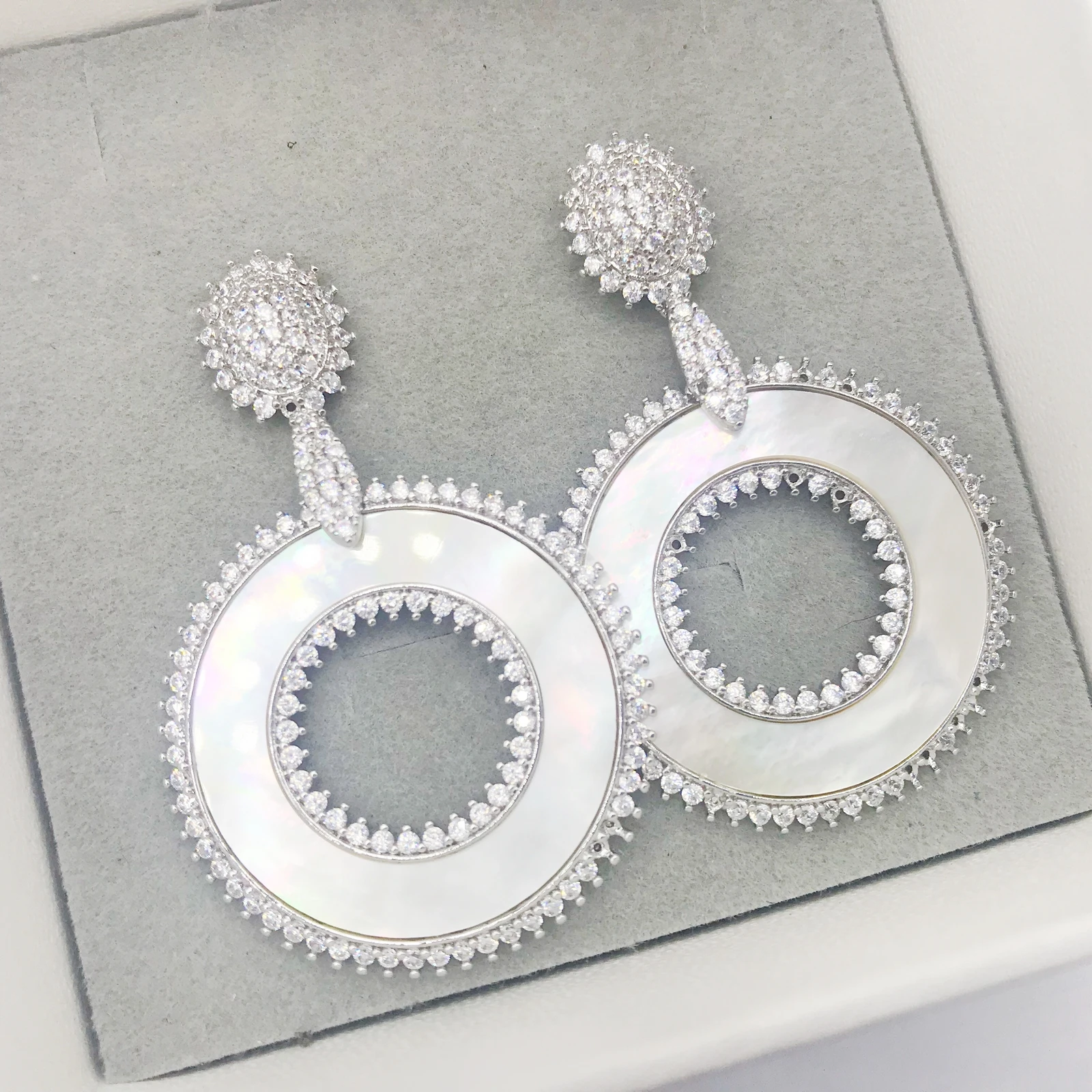 Fashion Women's Shell Big Long Dangle Earrings Paved Crystal Wedding Jewelry Free Ship
Fashion Women's Shell Big Long Dangle Earrings Paved Crystal Wedding Jewelry Free Ship
