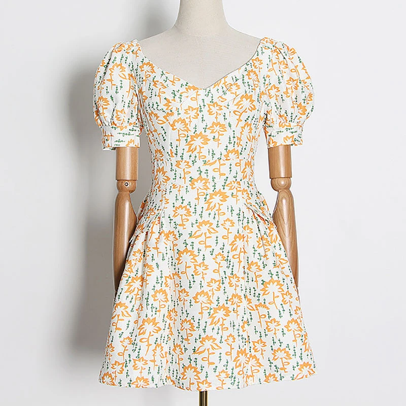 SeeBeautiful Vintage A-line Dress Female Simple Flower Print V-neck Puff Sleeve High Waist Loose Spring 2021 New Fashion L361
SeeBeautiful Vintage A-line Dress Female Simple Flower Print V-neck Puff Sleeve High Waist Loose Spring 2021 New Fashion L361