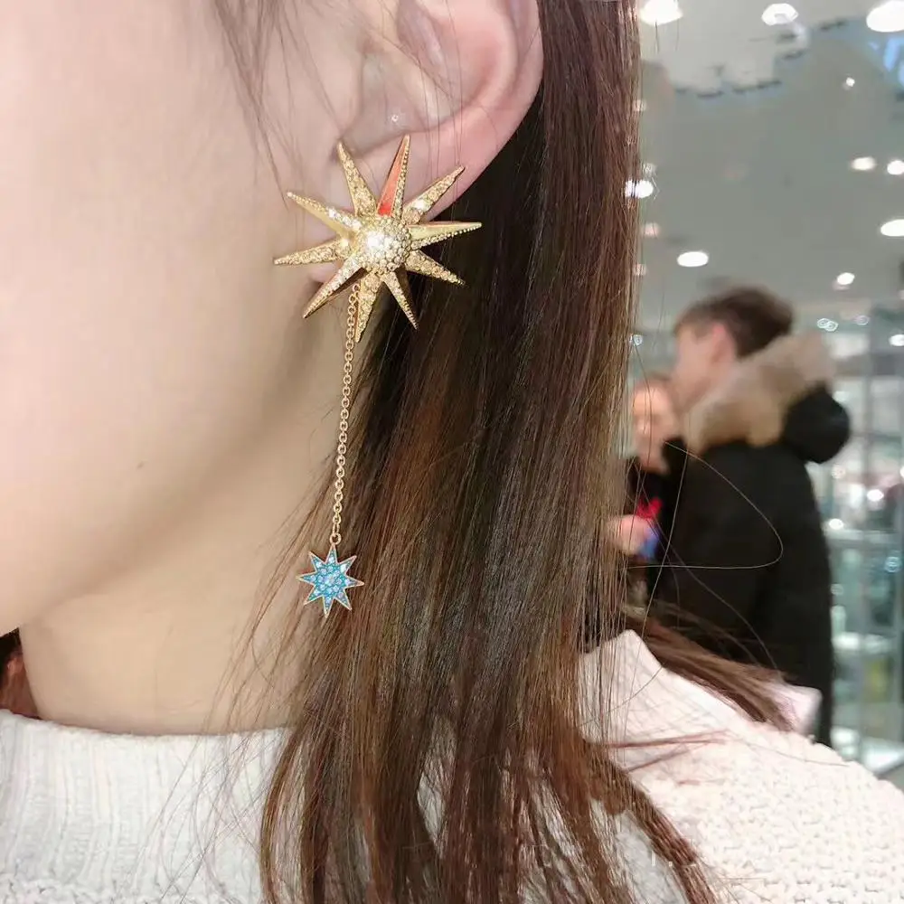 Fashion Jewelry High Quality SWA. Sunflower Star Gold Lucky Lady Pendant Sweater Necklace
Fashion Jewelry High Quality SWA. Sunflower Star Gold Lucky Lady Pendant Sweater Necklace