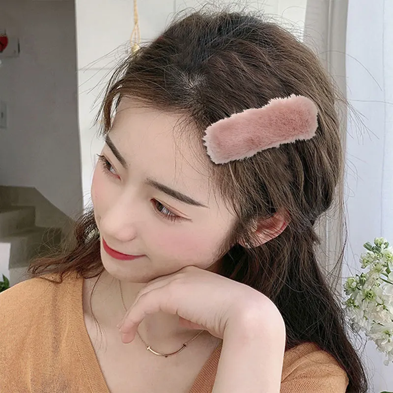 New Hot Korea Winter Plush Hairpins Solid Color Faux Fur Hair Clips Girls Barrettes Fashion Kids Soft Hair Accessories
New Hot Korea Winter Plush Hairpins Solid Color Faux Fur Hair Clips Girls Barrettes Fashion Kids Soft Hair Accessories