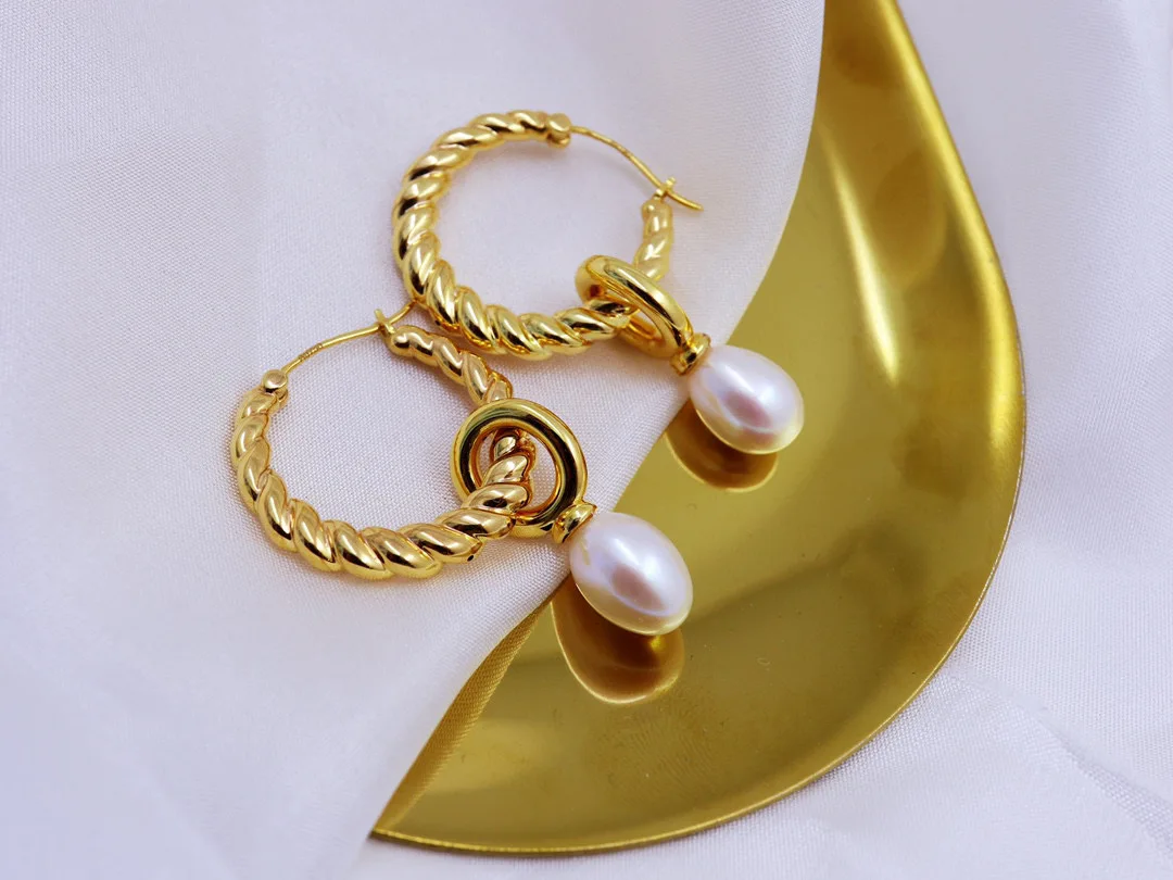 18K Solid Yellow Real Gold Jewelry(AU750) Women retro baroque twist twist pearl earrings clasp fashionable temperament Earrings
18K Solid Yellow Real Gold Jewelry(AU750) Women retro baroque twist twist pearl earrings clasp fashionable temperament Earrings
