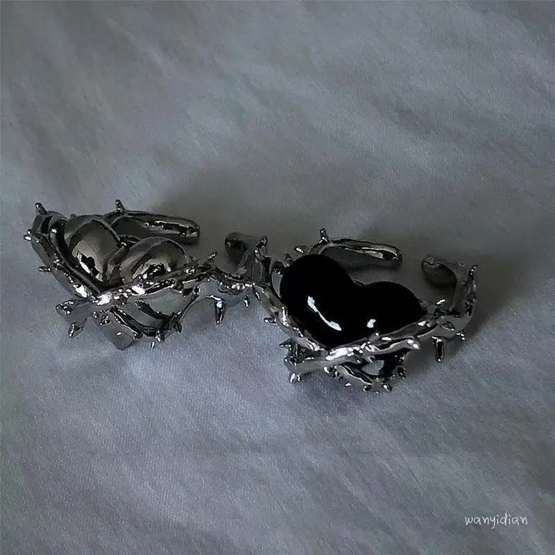 Vintage Black Thorns Heart Rings For Women Silver Color Love Heart Irregular Couple Ring Gothic Punk Open Rings For Men Jewelry
Vintage Black Thorns Heart Rings For Women Silver Color Love Heart Irregular Couple Ring Gothic Punk Open Rings For Men Jewelry