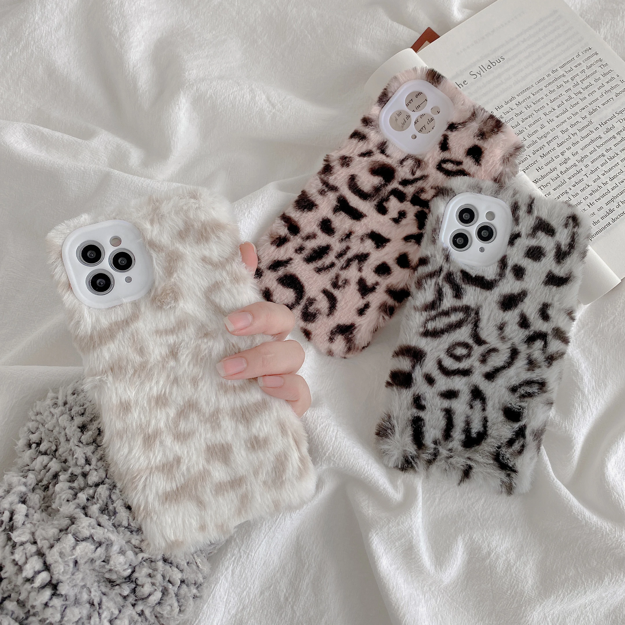 Winter Warm Plush Corduroy Retro Leopard Print Phone Case For iPhone 12 11 13 Pro Max X XR XS Max 7 8Plus Soft Back Cover
Winter Warm Plush Corduroy Retro Leopard Print Phone Case For iPhone 12 11 13 Pro Max X XR XS Max 7 8Plus Soft Back Cover