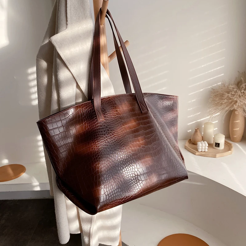 casual alligator women shoulder bags designer handbags luxury soft crocodile leather messenger bag large capacity tote big purse
casual alligator women shoulder bags designer handbags luxury soft crocodile leather messenger bag large capacity tote big purse
