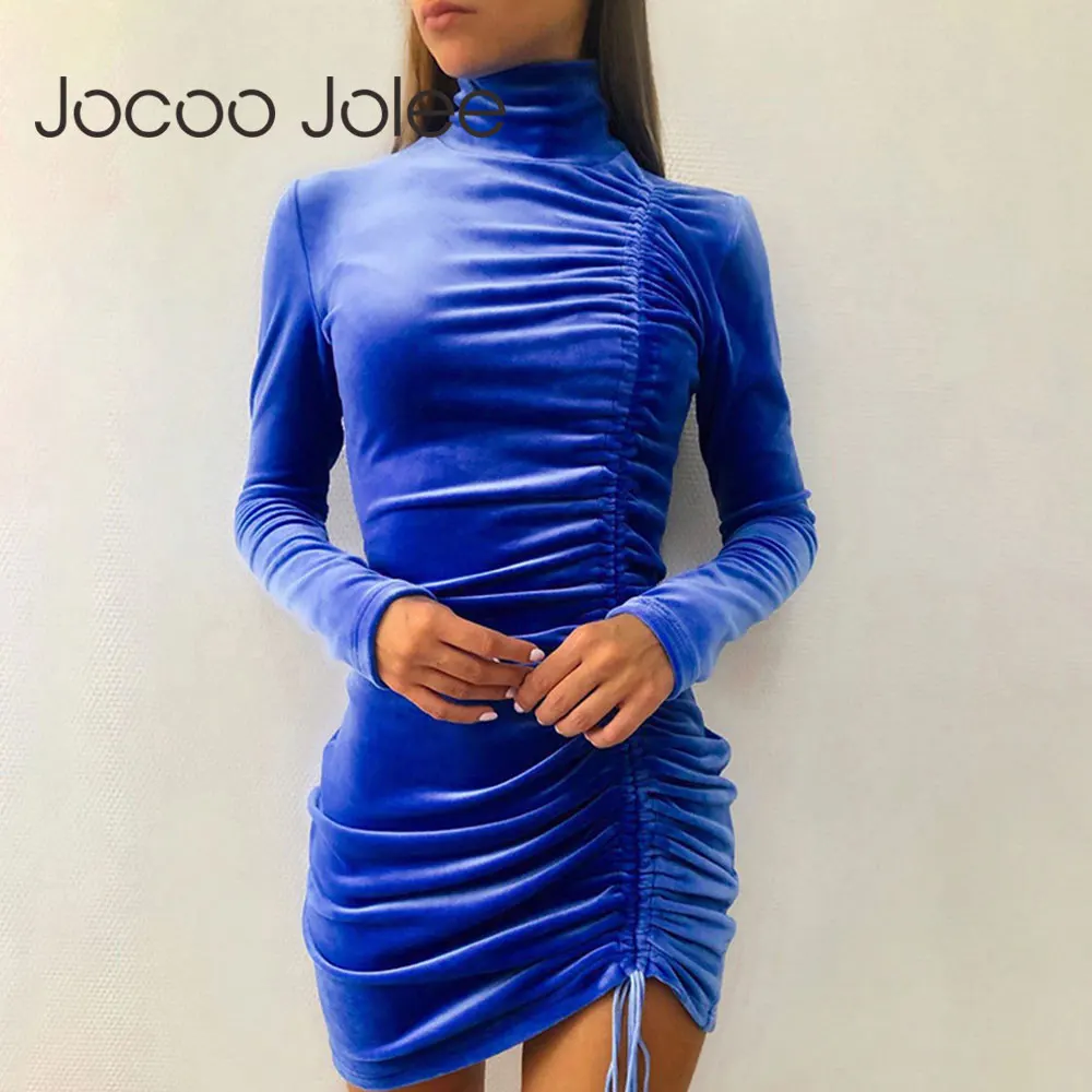 Женское замшевое облегающее платье с длинным рукавом и высоким воротником
Женское замшевое облегающее платье с длинным рукавом и высоким воротником