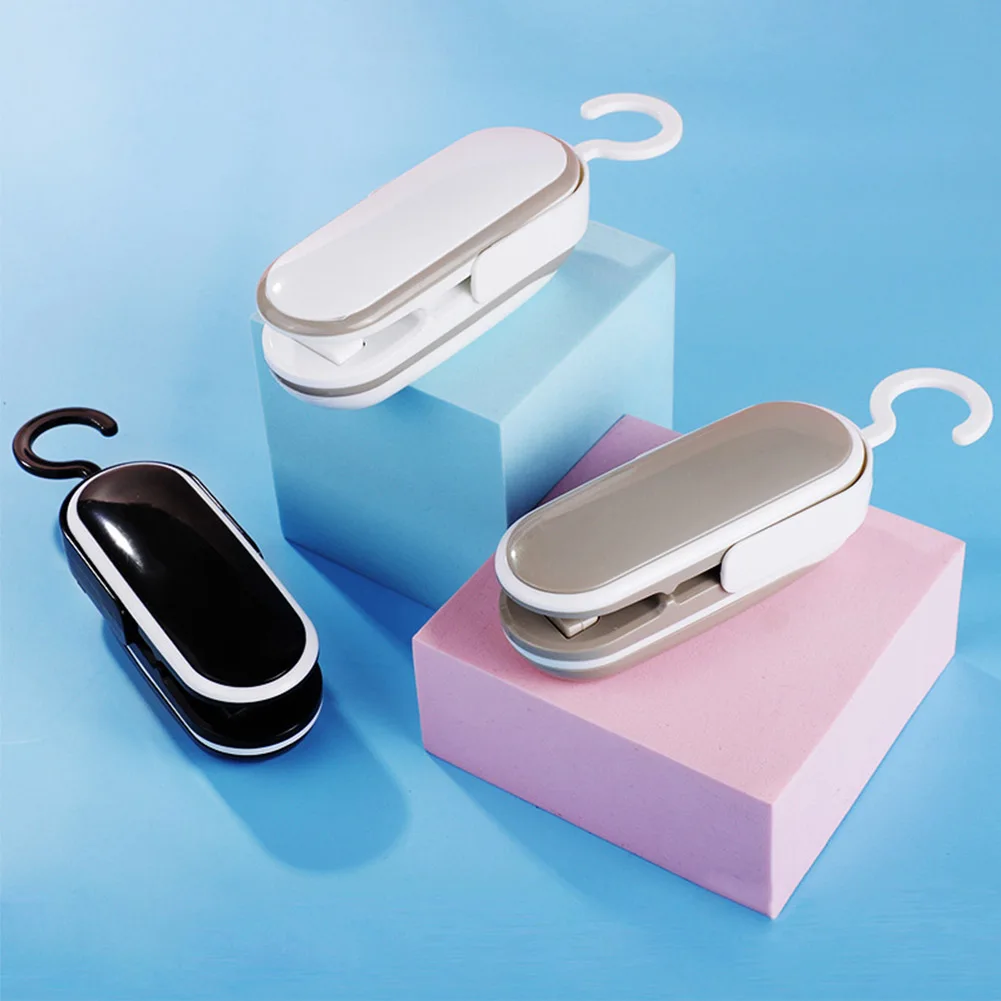 Kitchen Mini Bag Sealing Machine Handheld Portable 2 in 1 Vacuum Food Sealer Packaging Machine Kitchen tools
Kitchen Mini Bag Sealing Machine Handheld Portable 2 in 1 Vacuum Food Sealer Packaging Machine Kitchen tools