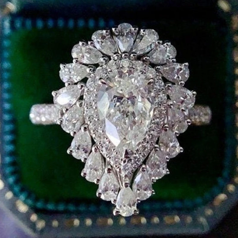 Gulistan fashion drop-shaped inlaid white diamond ladies ring European and American temperament girl engagement accessories
Gulistan fashion drop-shaped inlaid white diamond ladies ring European and American temperament girl engagement accessories