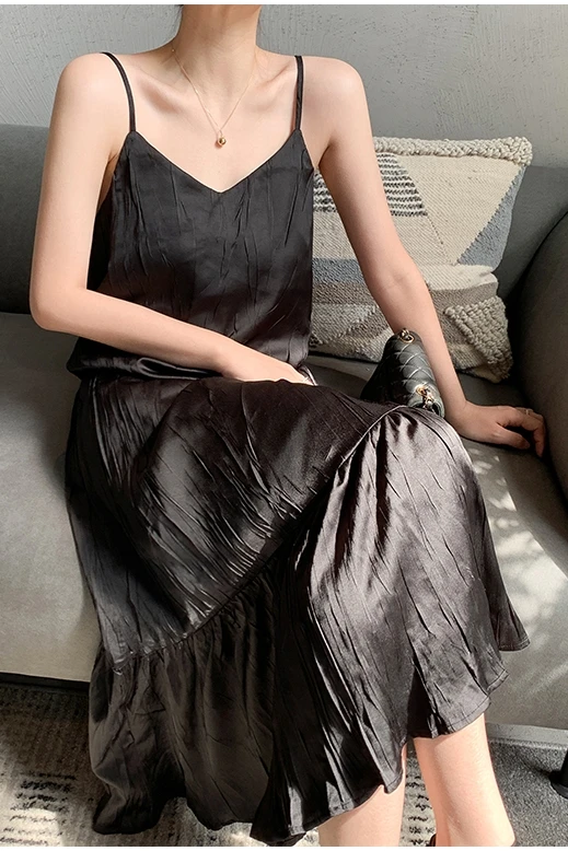 Elegant Lady Black Sleeveless Camisole Dress Female Summer Super Fairy Vintage Acetate Satin V-neck Inner Match Sling Dress
Elegant Lady Black Sleeveless Camisole Dress Female Summer Super Fairy Vintage Acetate Satin V-neck Inner Match Sling Dress