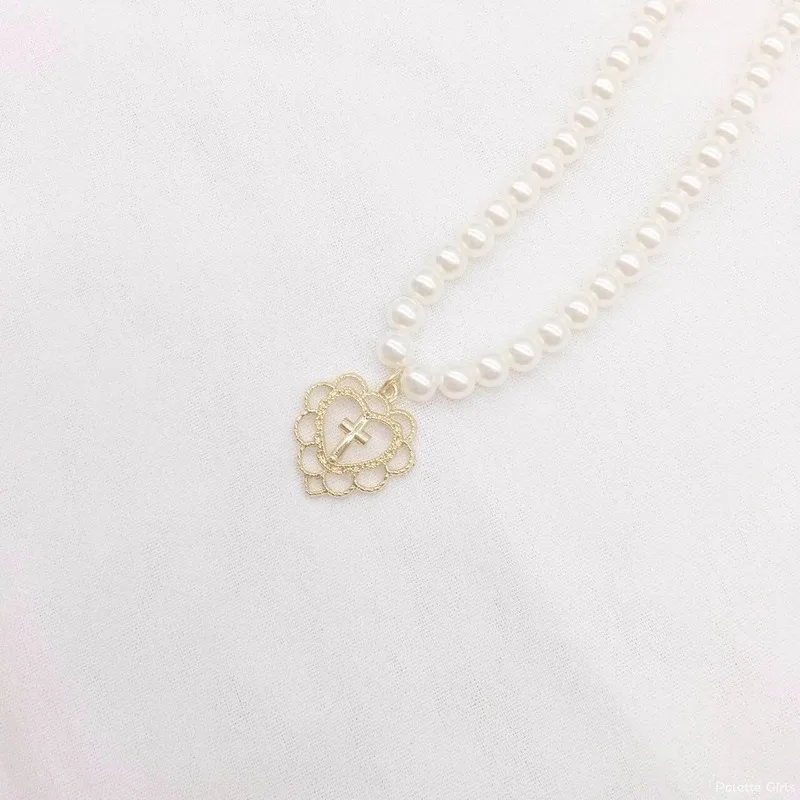 Retro Girl Palace Hollow Love Cross Pendant Pearl Necklace Chocker Clavicle Chain Necklace Jewelry for Women Beads
Retro Girl Palace Hollow Love Cross Pendant Pearl Necklace Chocker Clavicle Chain Necklace Jewelry for Women Beads