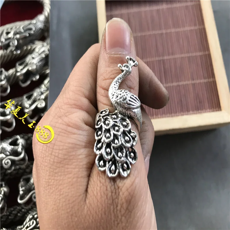 Tibetan Handmade Silver Ring Miao Silver Men's and women's Antique Silver Ring Peacock
Tibetan Handmade Silver Ring Miao Silver Men's and women's Antique Silver Ring Peacock