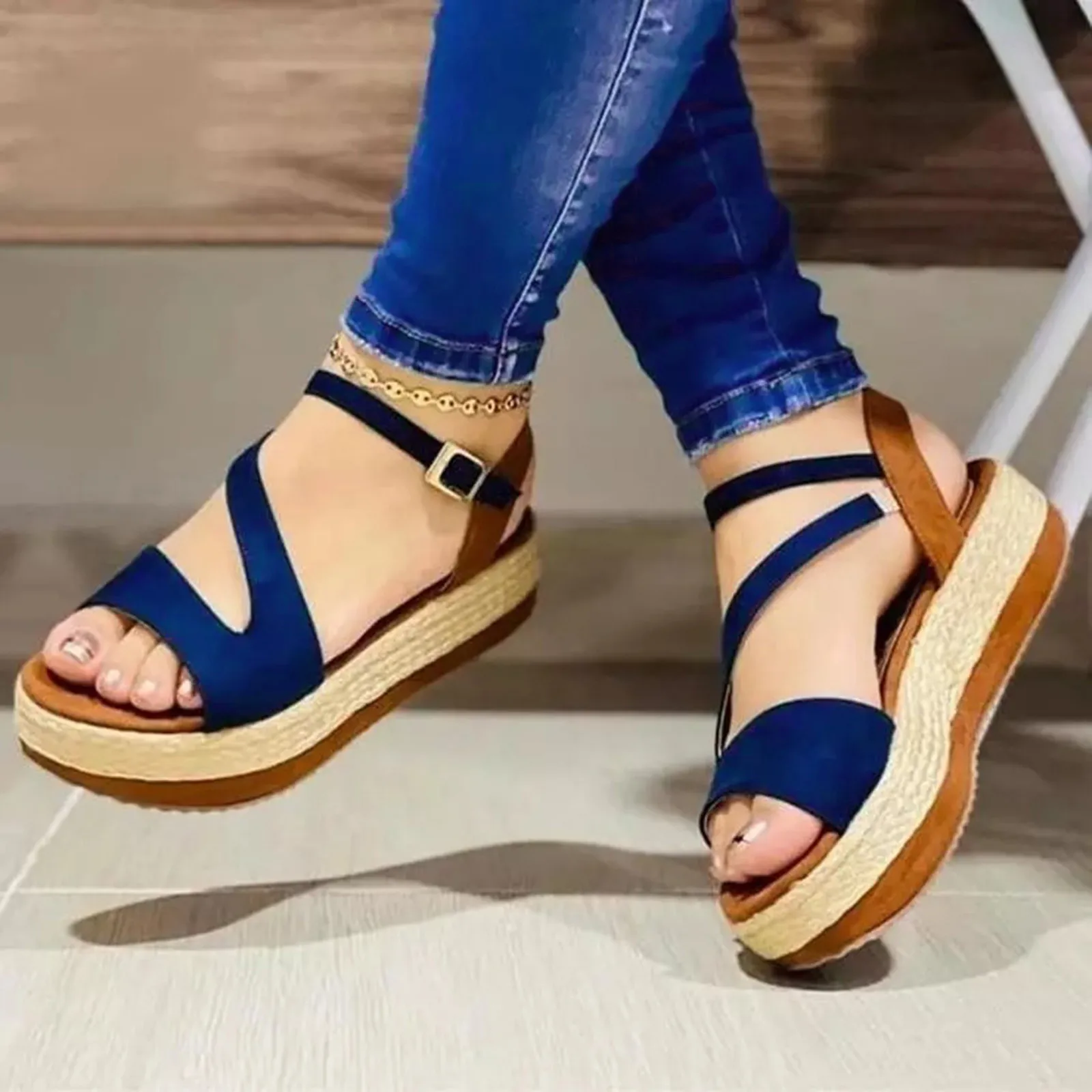 New Women's Flip-flops Casual Fish Mouth Shoes Thick-soled Hollow Thin Strap Buckle Sandals For Woman Ladies Sandalias Mujer
New Women's Flip-flops Casual Fish Mouth Shoes Thick-soled Hollow Thin Strap Buckle Sandals For Woman Ladies Sandalias Mujer