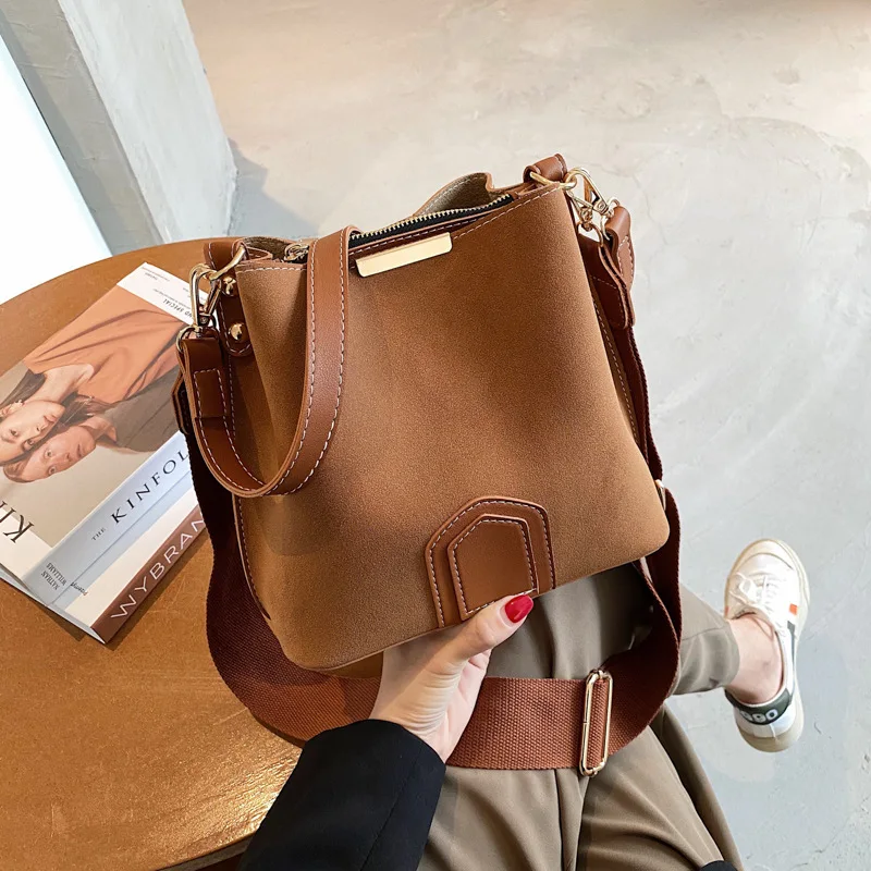 Vintage Bucket Bags for Women Large Capacity Shoulder Bag Matte PU Leather Messenger Bag Female Big Casual Handbags Tote bolsos
Vintage Bucket Bags for Women Large Capacity Shoulder Bag Matte PU Leather Messenger Bag Female Big Casual Handbags Tote bolsos