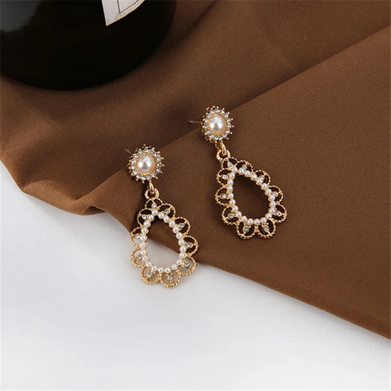 Fashion Geometric Water Droplets Shape Pearl Earrings Vintage Temperament Crystal Stud Earrings for Women Jewelry Accessories
Fashion Geometric Water Droplets Shape Pearl Earrings Vintage Temperament Crystal Stud Earrings for Women Jewelry Accessories