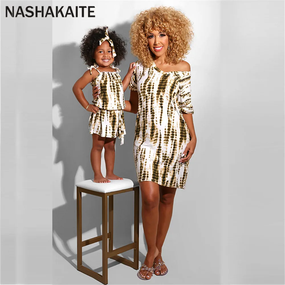 NASHAKAITE/летнее одинаковое платье для мамы и дочки Повседневное платье на одно плечо с принтом Платье «Мама и я» Одежда для мамы и дочки
NASHAKAITE/летнее одинаковое платье для мамы и дочки Повседневное платье на одно плечо с принтом Платье «Мама и я» Одежда для мамы и дочки