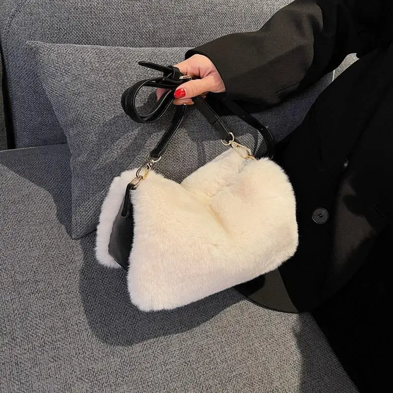 2021 new trendy autumn and winter plush messenger fashion all-match one-shoulder small square bag
2021 new trendy autumn and winter plush messenger fashion all-match one-shoulder small square bag