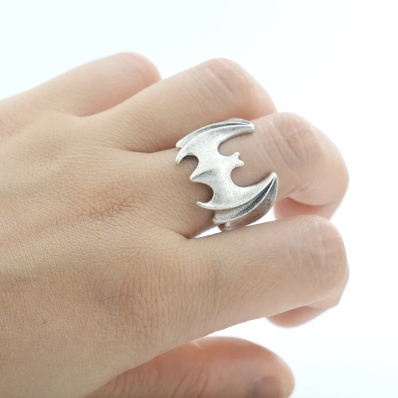 New Vintage Silver Color Big Bat Ring Men Boho Brass Knuckle Wild Mouse Anel Masculino Love Rings For Women Girls Jewelry Gift 
New Vintage Silver Color Big Bat Ring Men Boho Brass Knuckle Wild Mouse Anel Masculino Love Rings For Women Girls Jewelry Gift