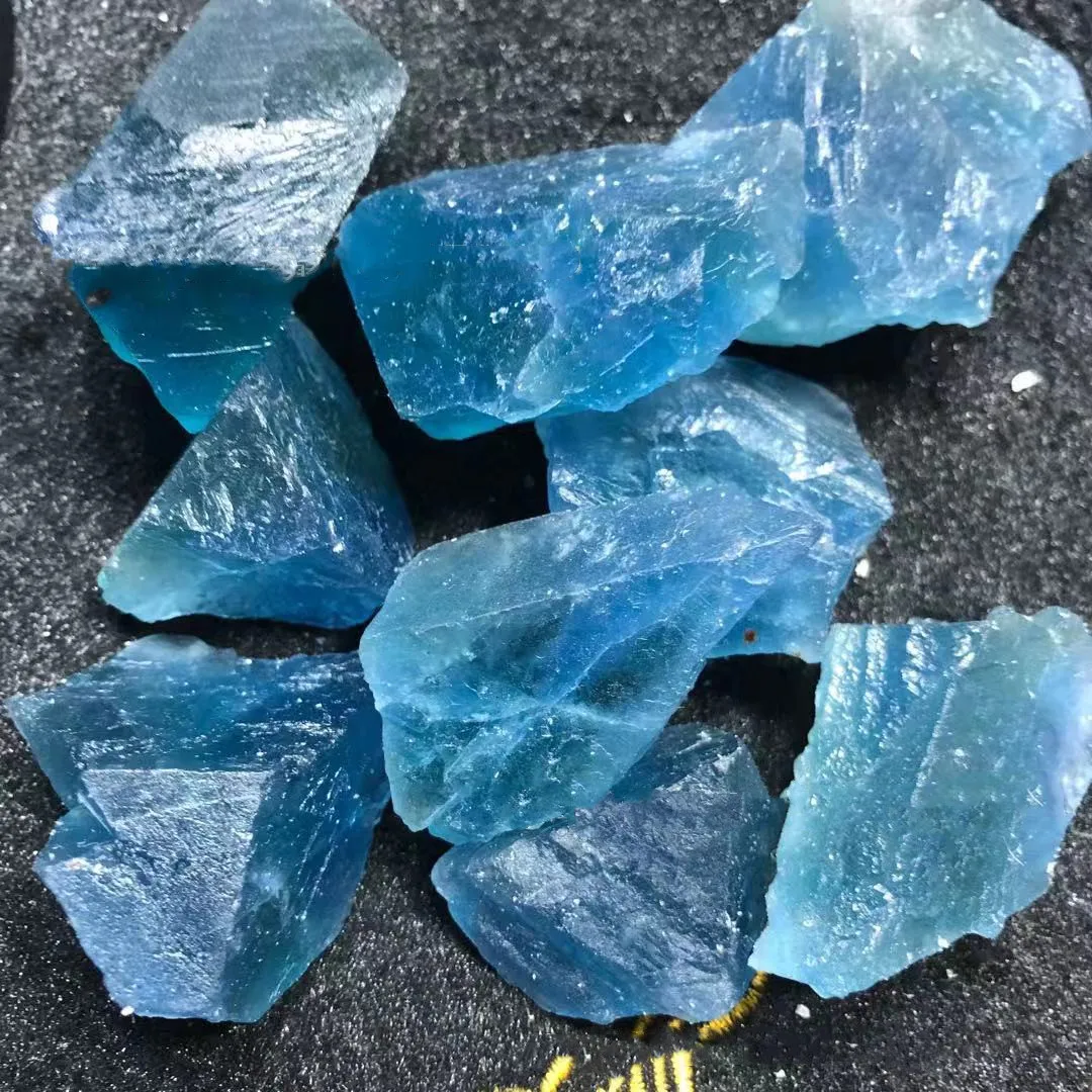 Натуральный зеленый флуоритный камень
Натуральный зеленый флуоритный камень