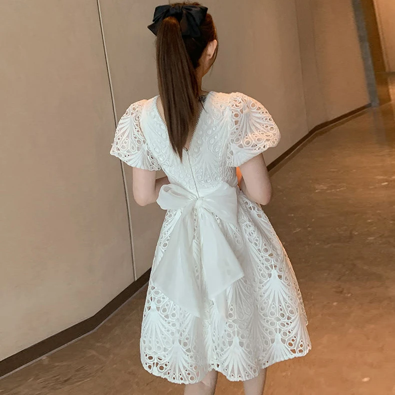 Tidal embroidered bubble sleeve waist dress 2021 new summer white womens formal dresses Regular V-Neck Cotton 
Tidal embroidered bubble sleeve waist dress 2021 new summer white womens formal dresses Regular V-Neck Cotton
