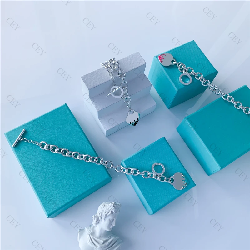 Tf S925 sterling silver enamel pin buckle O-shaped chain heart-shaped bracelet women's fashion pendant lock buckle birthday gift
Tf S925 sterling silver enamel pin buckle O-shaped chain heart-shaped bracelet women's fashion pendant lock buckle birthday gift