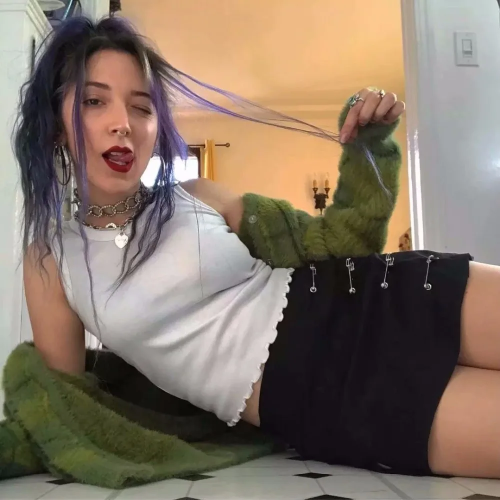 Женские мини-юбки в стиле E-girl с застежкой и низкой талией, трапециевидные черные короткие юбки, повседневные женские юбки, лето 2021
Женские мини-юбки в стиле E-girl с застежкой и низкой талией, трапециевидные черные короткие юбки, повседневные женские юбки, лето 2021