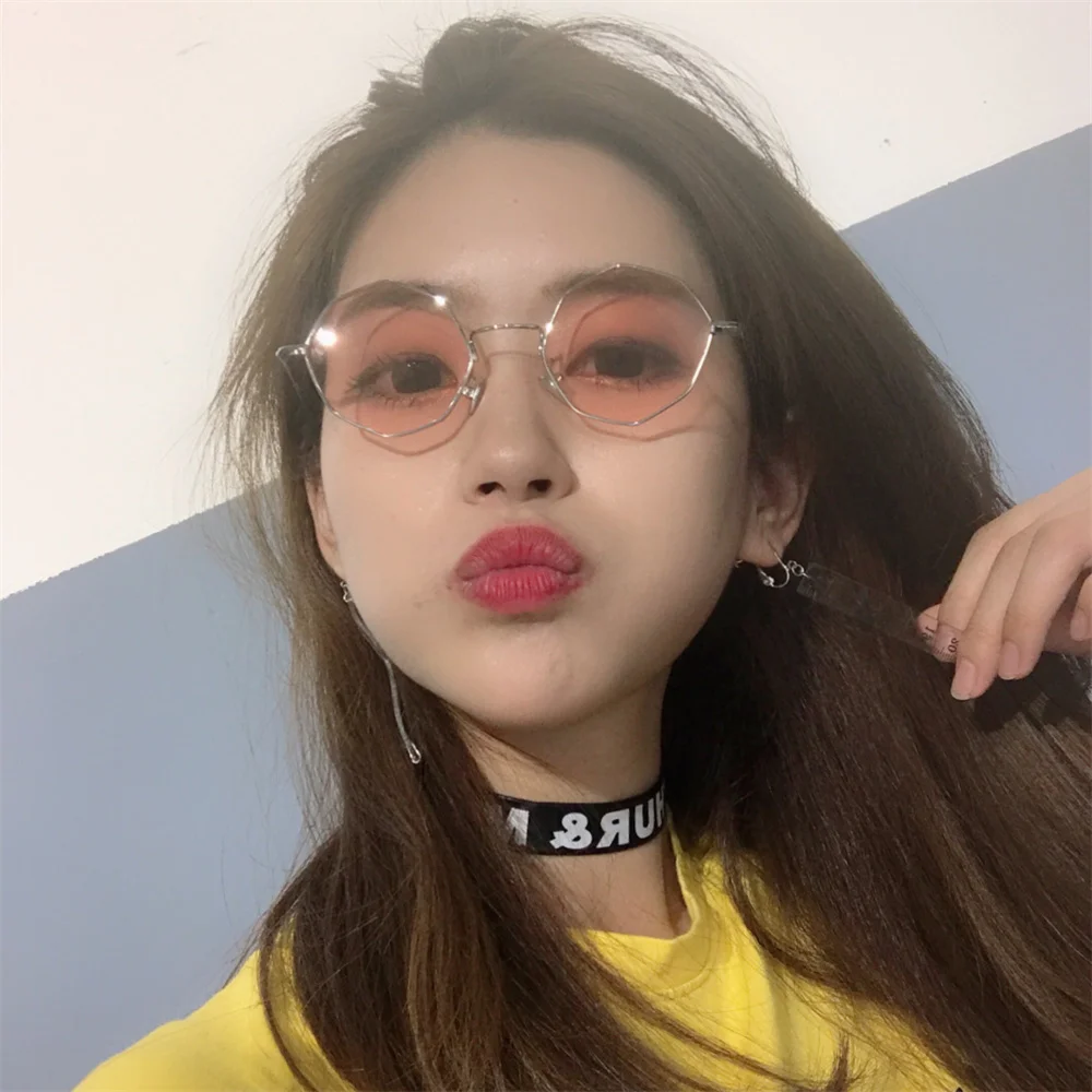 Brand Alloy Goggle Ladies Eyewear Polygonal Sunglasses Men Vintage Octagon Metal Sunglasses for Women Luxury Sun Glasses UV400
Brand Alloy Goggle Ladies Eyewear Polygonal Sunglasses Men Vintage Octagon Metal Sunglasses for Women Luxury Sun Glasses UV400