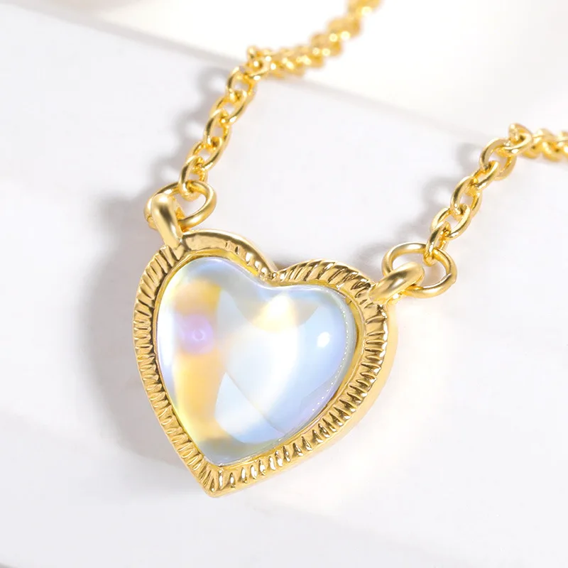 Korean version of romantic love pendant necklace ladies stainless steel crystal gems inlaid with a heart jewelry | Украшения и