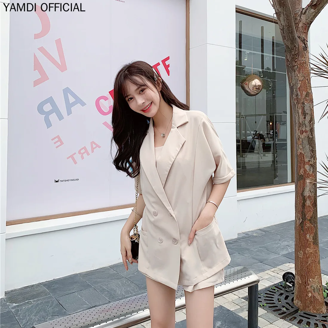 YAMDI 2019 Summer Suit Set New Strap Tops + Turn-down Collar Blazer Jacket + High Waist Shorts 3 Pieces Suits Women Shorts Suits
YAMDI 2019 Summer Suit Set New Strap Tops + Turn-down Collar Blazer Jacket + High Waist Shorts 3 Pieces Suits Women Shorts Suits