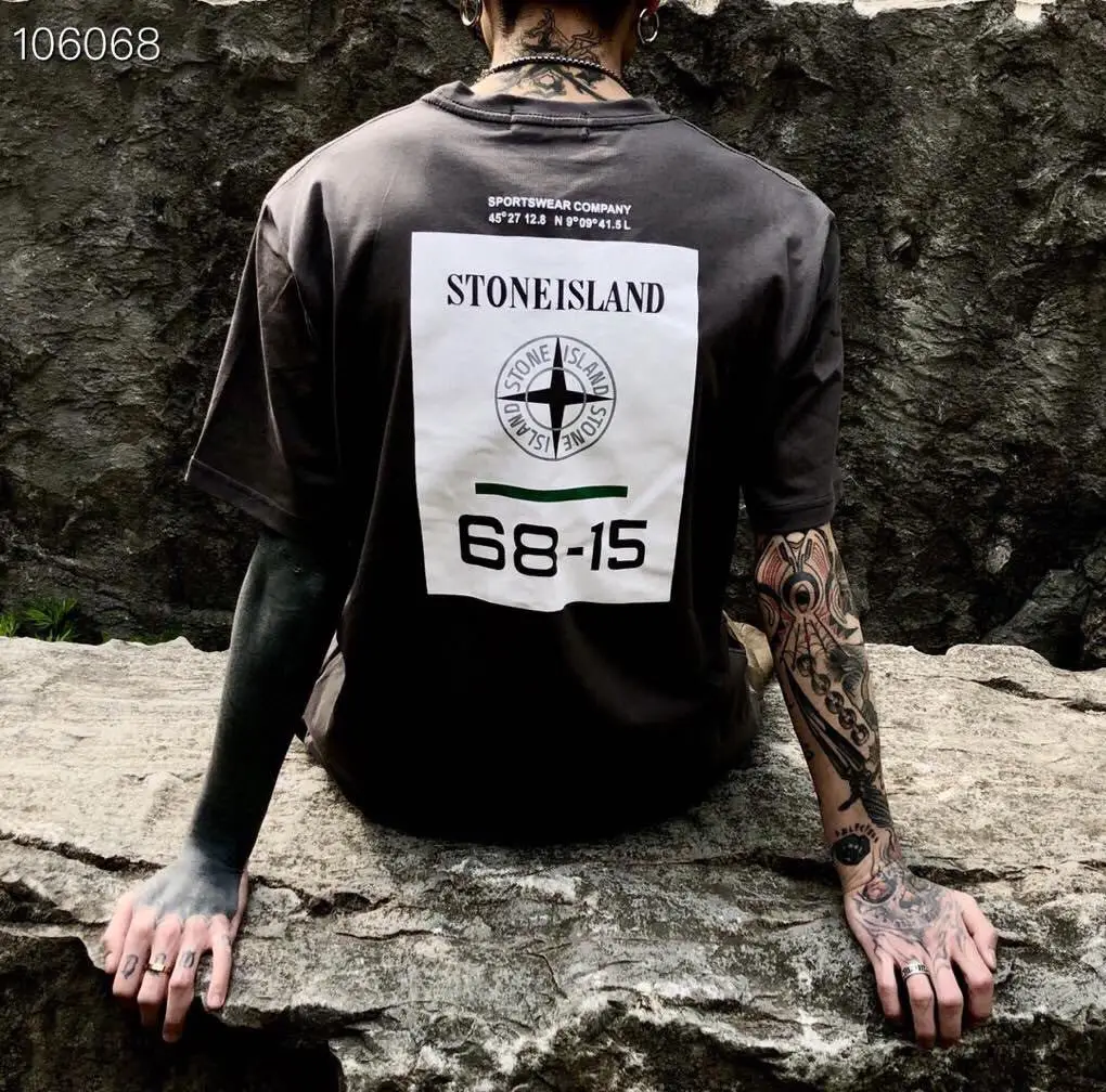 2021 summer new stone round collar square short sleeve T - shirt Euramerican wind island anime shirt men clothing
2021 summer new stone round collar square short sleeve T - shirt Euramerican wind island anime shirt men clothing