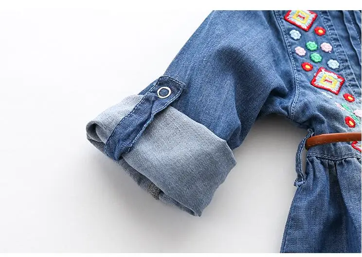 European and American wind children's clothing girls long-sleeved embroidered dress 2019 spring new baby denim embroidery jacket
European and American wind children's clothing girls long-sleeved embroidered dress 2019 spring new baby denim embroidery jacket