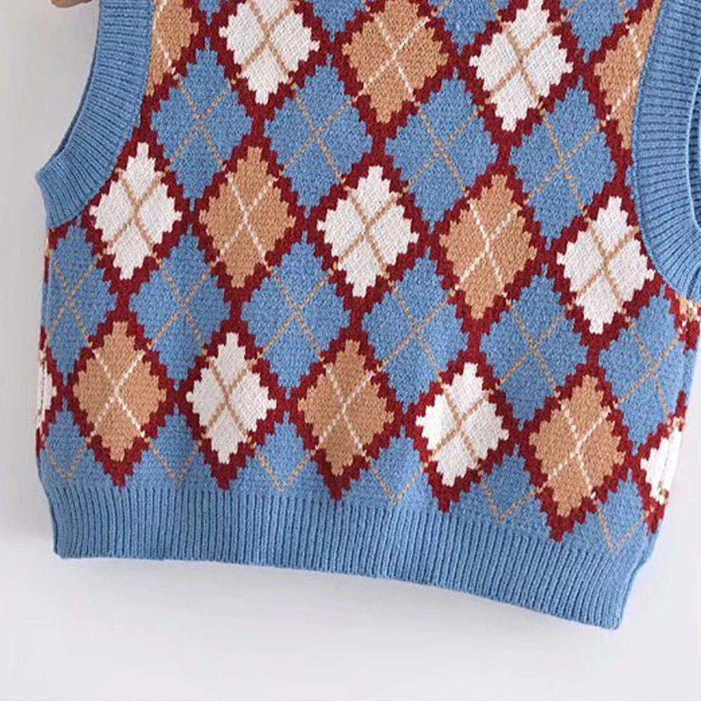 ZA homemade 2021 spring and autumn contrasting plaid V-neck knit short vest was thin and versatile college style sweater vest
ZA homemade 2021 spring and autumn contrasting plaid V-neck knit short vest was thin and versatile college style sweater vest