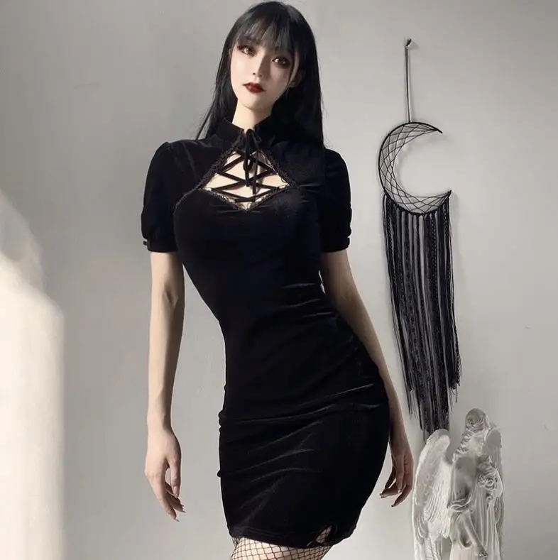 Women Dark Velvet Vintage Gothic Black Dress Sexy Bandage Hollow Out Bodycon Cheongsam Goth Y2k Streetwear Elegant Party Dress
Women Dark Velvet Vintage Gothic Black Dress Sexy Bandage Hollow Out Bodycon Cheongsam Goth Y2k Streetwear Elegant Party Dress