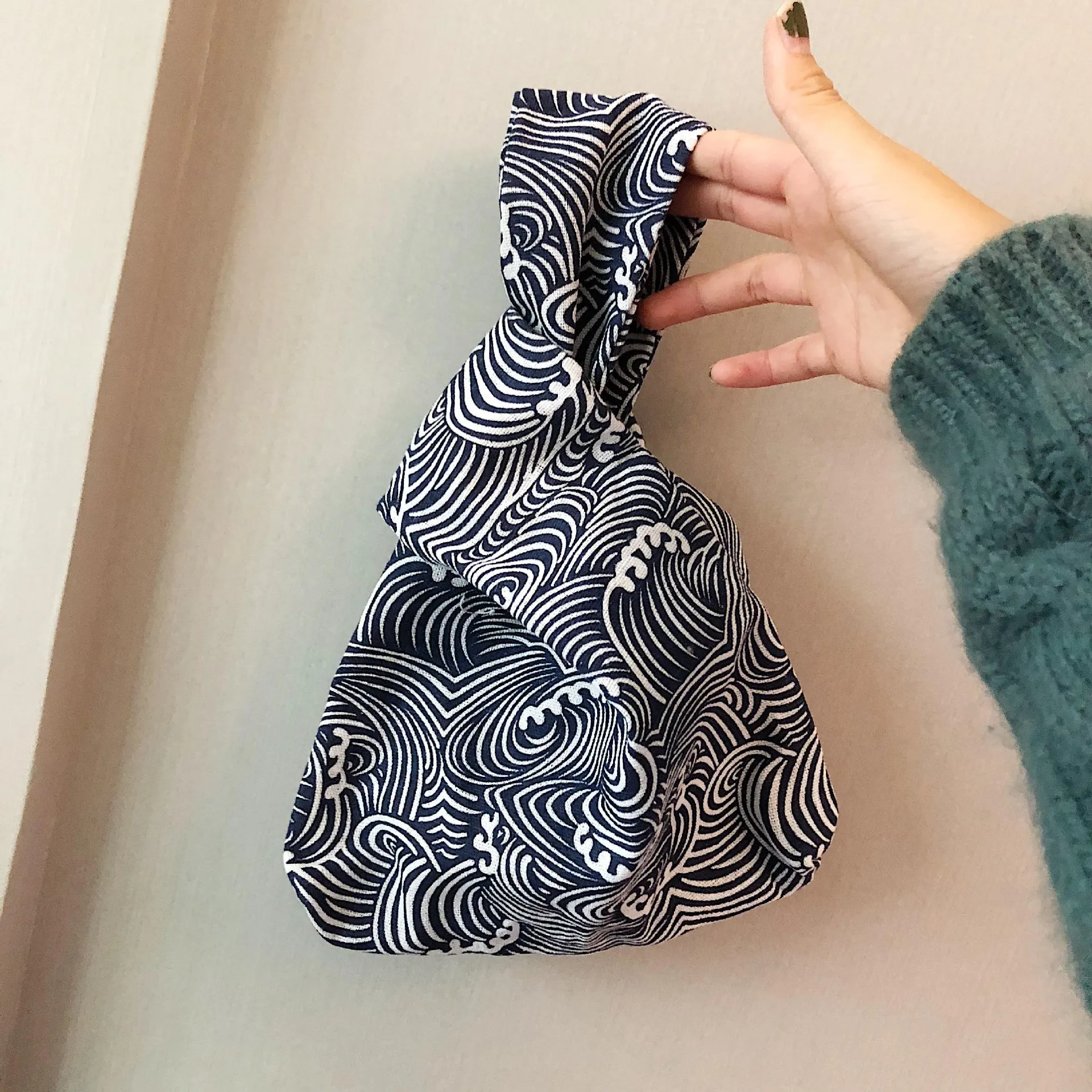 Simple Literature and Art Small Fresh Wrist Bag Coin Purse Walking Bag Simple Mother Bag Portable Small Bag Japanese Style
Simple Literature and Art Small Fresh Wrist Bag Coin Purse Walking Bag Simple Mother Bag Portable Small Bag Japanese Style
