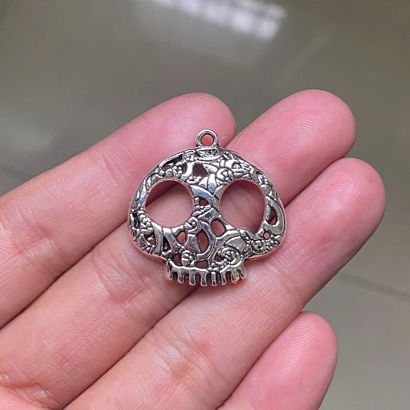 Филигранная подвеска в виде черепа из сахара для изготовления ювелирных изделий, 18 шт.
Филигранная подвеска в виде черепа из сахара для изготовления ювелирных изделий, 18 шт.