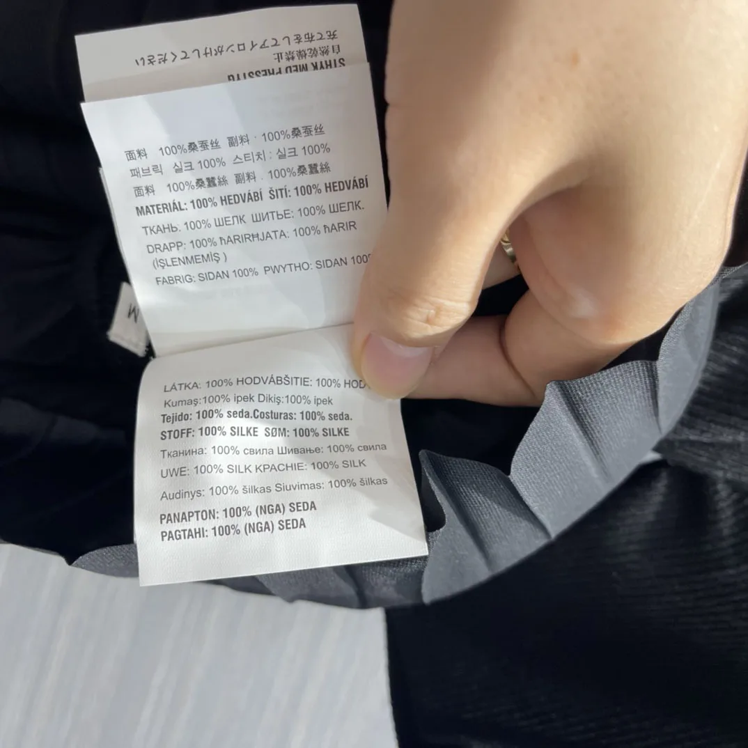 High Street Solid Dress for Women Summer 2021 High Quality Lapel Short Sleeve 100% Silk Dress Fashion Pleated Hem Party Dresses
High Street Solid Dress for Women Summer 2021 High Quality Lapel Short Sleeve 100% Silk Dress Fashion Pleated Hem Party Dresses