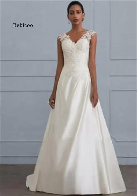 Женское длинное кружевное платье с V-образным вырезом и рукавом до локтя
Женское длинное кружевное платье с V-образным вырезом и рукавом до локтя