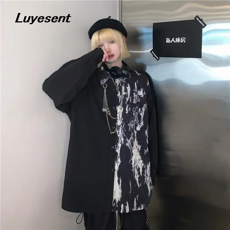 Женская однобортная рубашка Harajuku, уличная рубашка с принтом для девочек, с отложным воротником и длинным рукавом, с металлическими цепочкам... 
Женская однобортная рубашка Harajuku, уличная рубашка с принтом для девочек, с отложным воротником и длинным рукавом, с металлическими цепочкам...