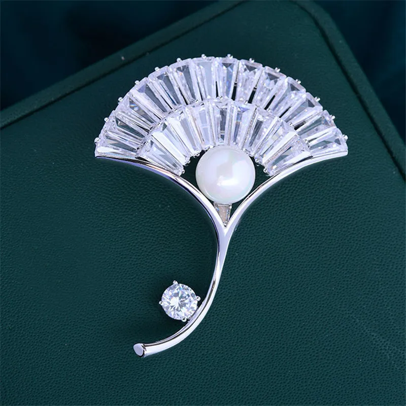 

Fashion Ginkgo Biloba Brooch Pin 2021 New Luxury Pearl Leaf Corsage Cubic Zirconia Jewelry Women Brand Bouttoniere Accessories