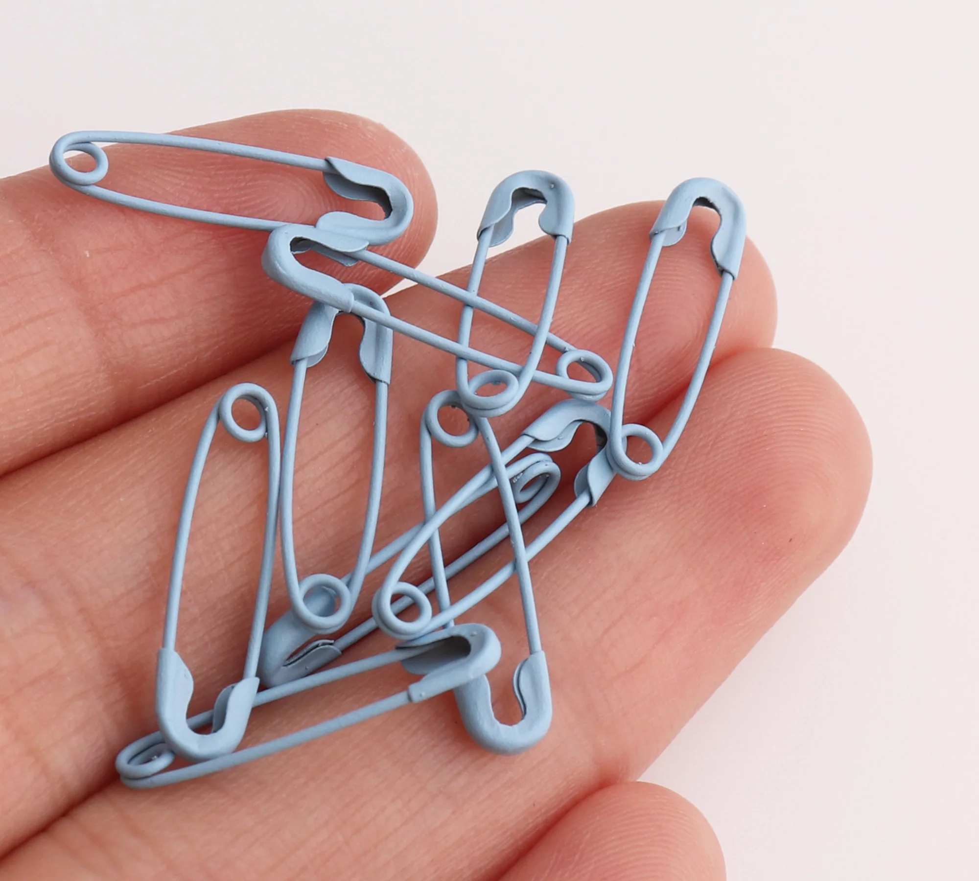 Baby blue Brooch Safety Pins 19mm Mini Charming Safety Pins DIY Copper Pins for Garment
Baby blue Brooch Safety Pins 19mm Mini Charming Safety Pins DIY Copper Pins for Garment
