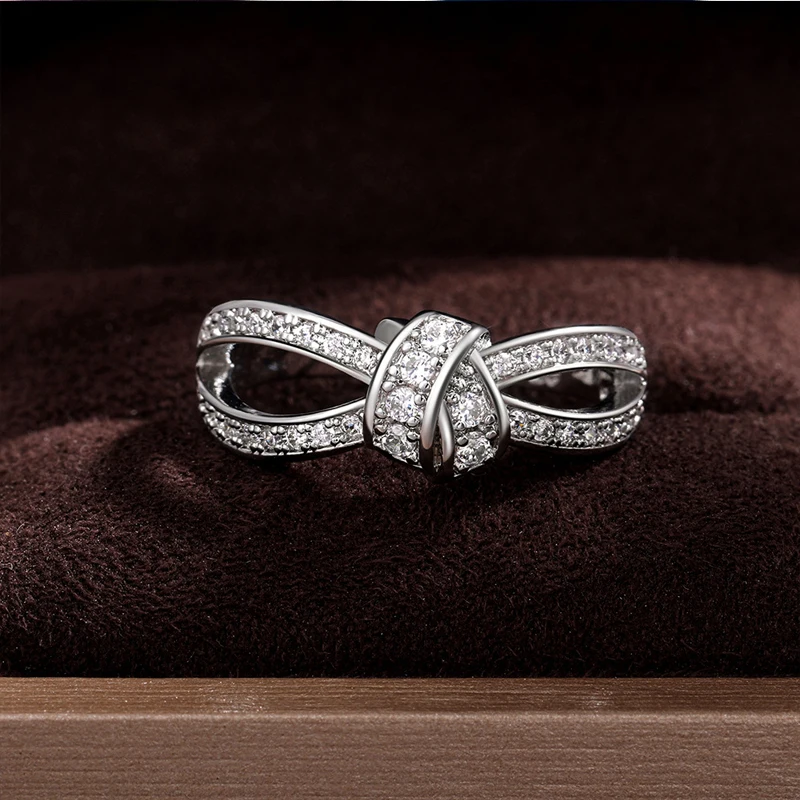 New Fashion Women Exquisite Fashion Ladies Knotted Ring White Zircon Wedding Prom Ring Luxury Party Ring Jewelry
New Fashion Women Exquisite Fashion Ladies Knotted Ring White Zircon Wedding Prom Ring Luxury Party Ring Jewelry