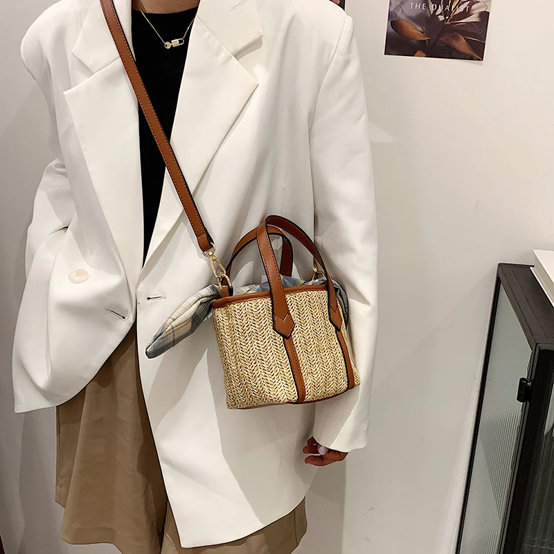 Summer 2021 New Fashion Straw Women's Shoulder Bags High Quality Bucket Female Crossbody Bags Luxury Designer Handbag Shopper
Summer 2021 New Fashion Straw Women's Shoulder Bags High Quality Bucket Female Crossbody Bags Luxury Designer Handbag Shopper