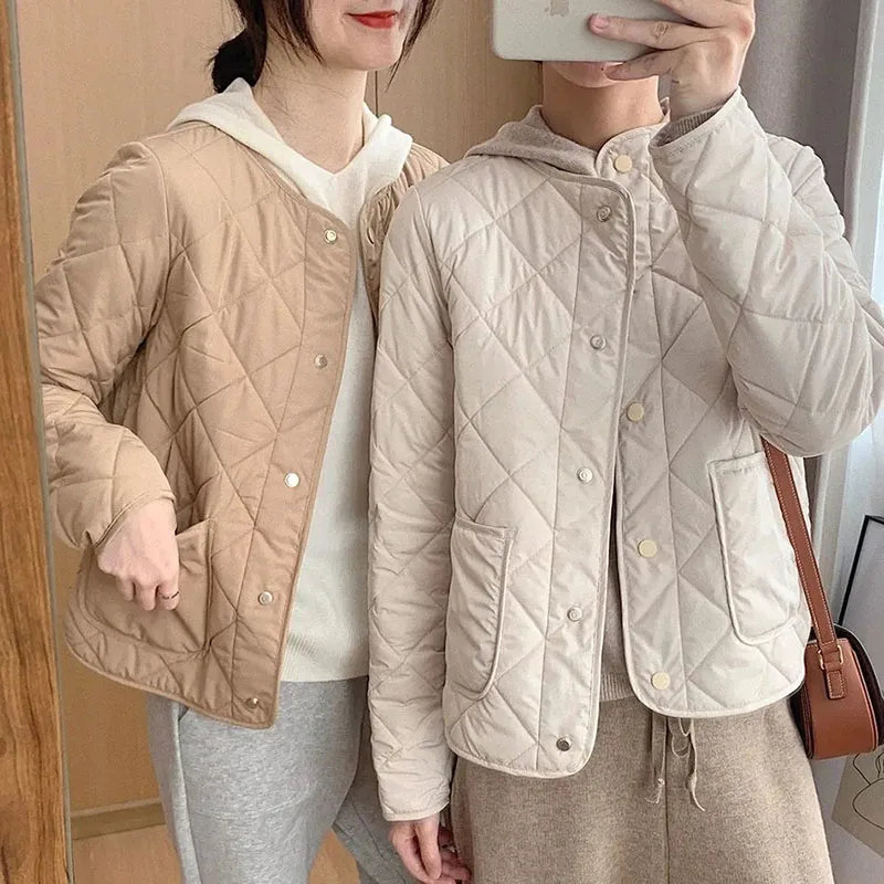 Winter Argyle Women's Padded Jacket Elegant Short Casual Loose Female Parka 2021 New Winter Single-breasted Ladies Coats
Winter Argyle Women's Padded Jacket Elegant Short Casual Loose Female Parka 2021 New Winter Single-breasted Ladies Coats