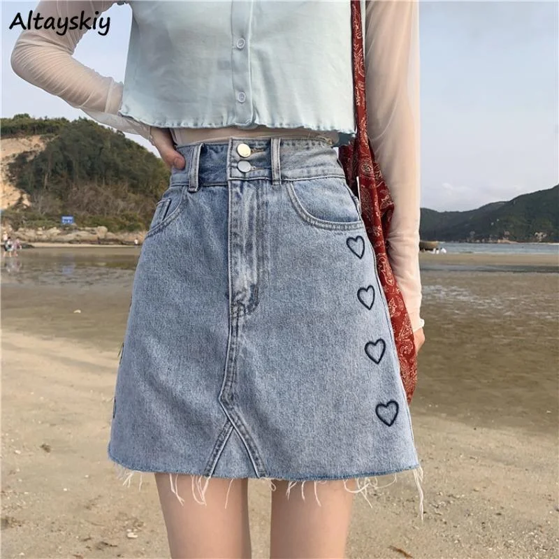 Женская юбка из джинсовой ткани с высокой талией в стиле ретро для женщин летние вышивка A-Line повседневные женские удобные популярные винта...
Женская юбка из джинсовой ткани с высокой талией в стиле ретро для женщин летние вышивка A-Line повседневные женские удобные популярные винта...