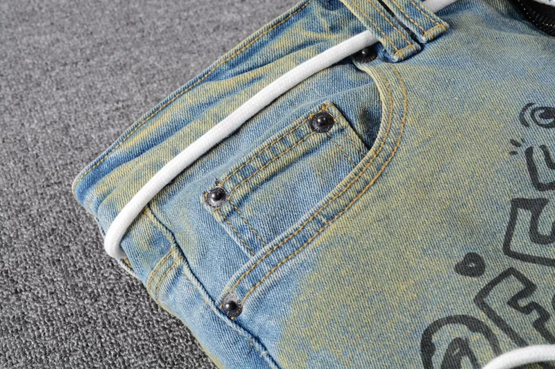 New Large Size 28-40 Fashion Streetwear Men's street brand old vintage graffiti print slim-fit jeans Male denim pants trousers
New Large Size 28-40 Fashion Streetwear Men's street brand old vintage graffiti print slim-fit jeans Male denim pants trousers