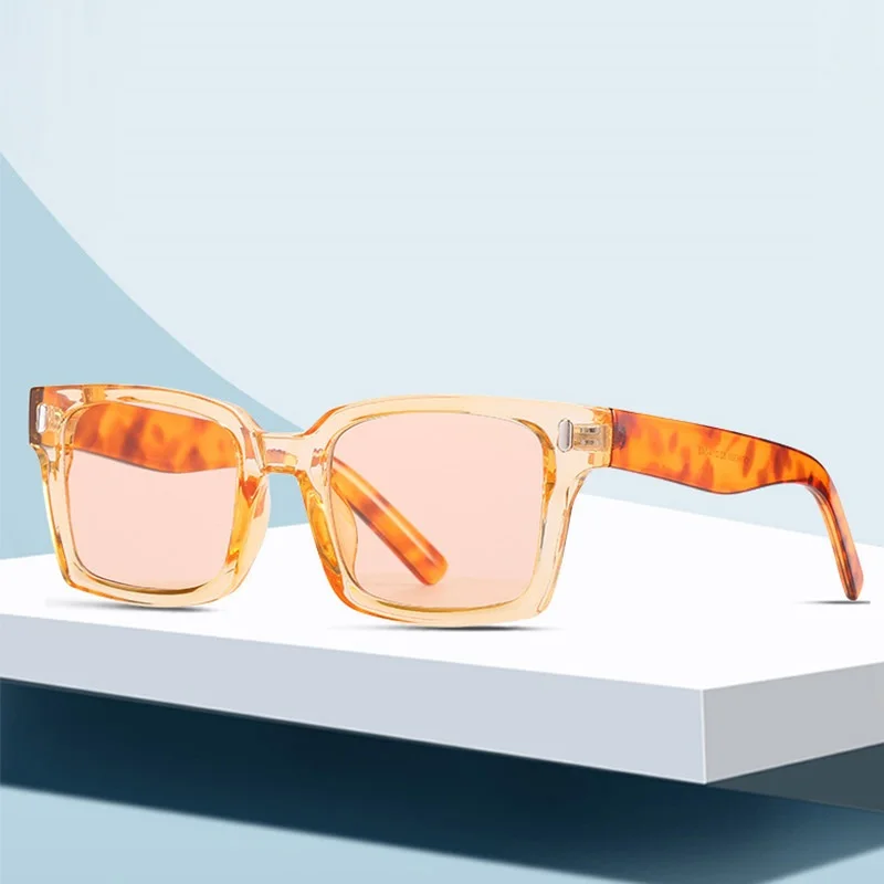 Champagne One Piece Sunglasses Women Brand Design Small Square Sun Glasses Men Vintage Retro Shades Cat Eye Trendy Oculos UV400
Champagne One Piece Sunglasses Women Brand Design Small Square Sun Glasses Men Vintage Retro Shades Cat Eye Trendy Oculos UV400