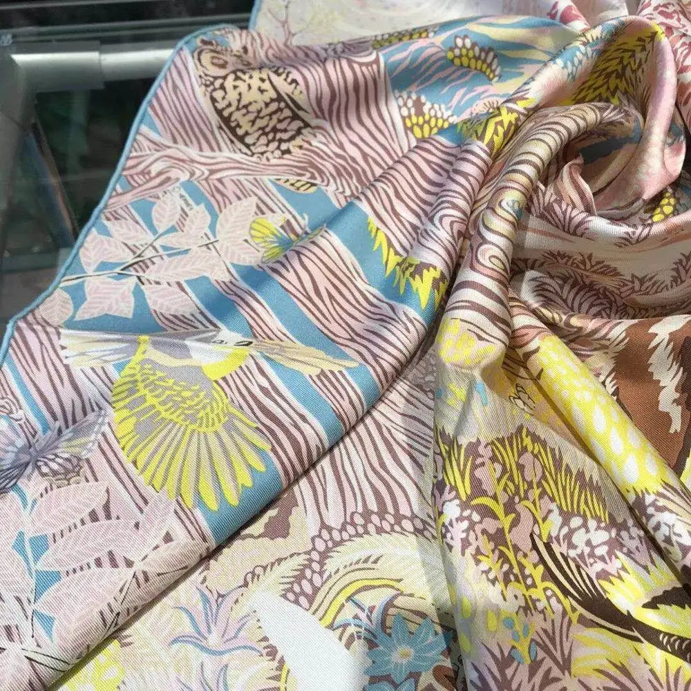 2020 new arrival winter autumn classic pattern 100% pure silk scarf twill hand made roll 90*90 cm shawl wrap for women lady
2020 new arrival winter autumn classic pattern 100% pure silk scarf twill hand made roll 90*90 cm shawl wrap for women lady