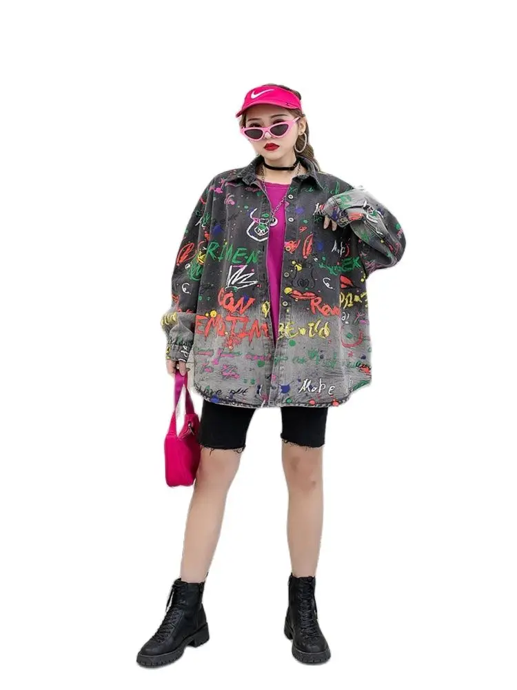 Street Style Women Denim Blouse 2021 Spring Autumn Graffiti Printing Coat Female Single Breasted Irregular Shirts Fashion 688
Street Style Women Denim Blouse 2021 Spring Autumn Graffiti Printing Coat Female Single Breasted Irregular Shirts Fashion 688