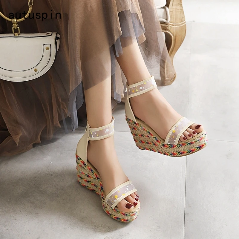 Womens Sweet Wedge Sandals Female Mesh Platform Bohemia High Heels 2020 Summer Fashion Zipper Open Toe Lady Beach Walking Shoes
Womens Sweet Wedge Sandals Female Mesh Platform Bohemia High Heels 2020 Summer Fashion Zipper Open Toe Lady Beach Walking Shoes