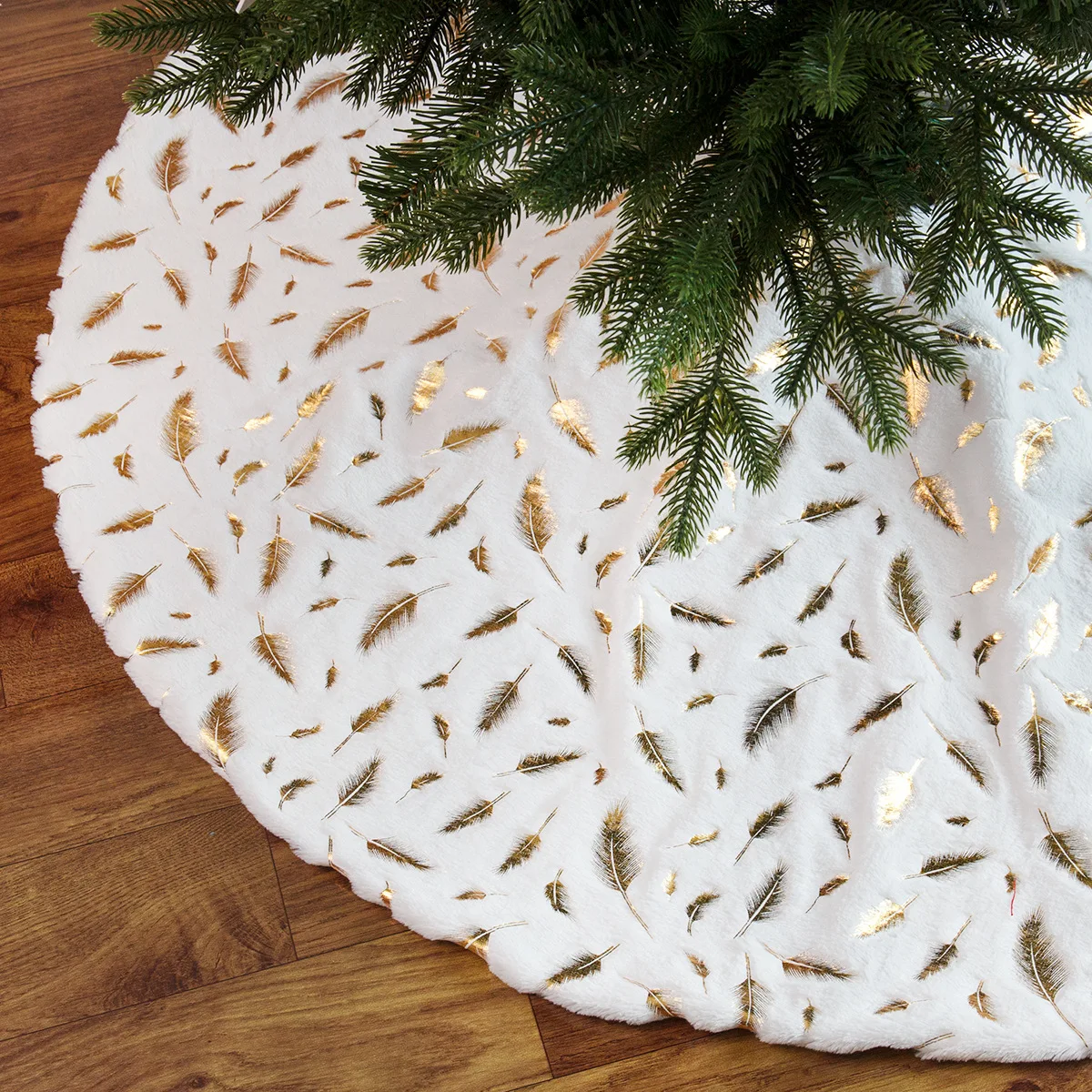 2021 White Christmas Tree Skirt Gold Print Feather Plush Mat Decorations Xmas Ornaments Home Shopping Mall Dress Up
2021 White Christmas Tree Skirt Gold Print Feather Plush Mat Decorations Xmas Ornaments Home Shopping Mall Dress Up